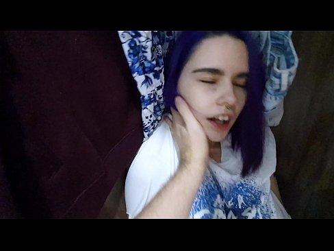 ❤️ Fann systur mína í skápnum og hjálpaði henni að koma Slúður á klám is.teenactivewear.ru ❌️❤
